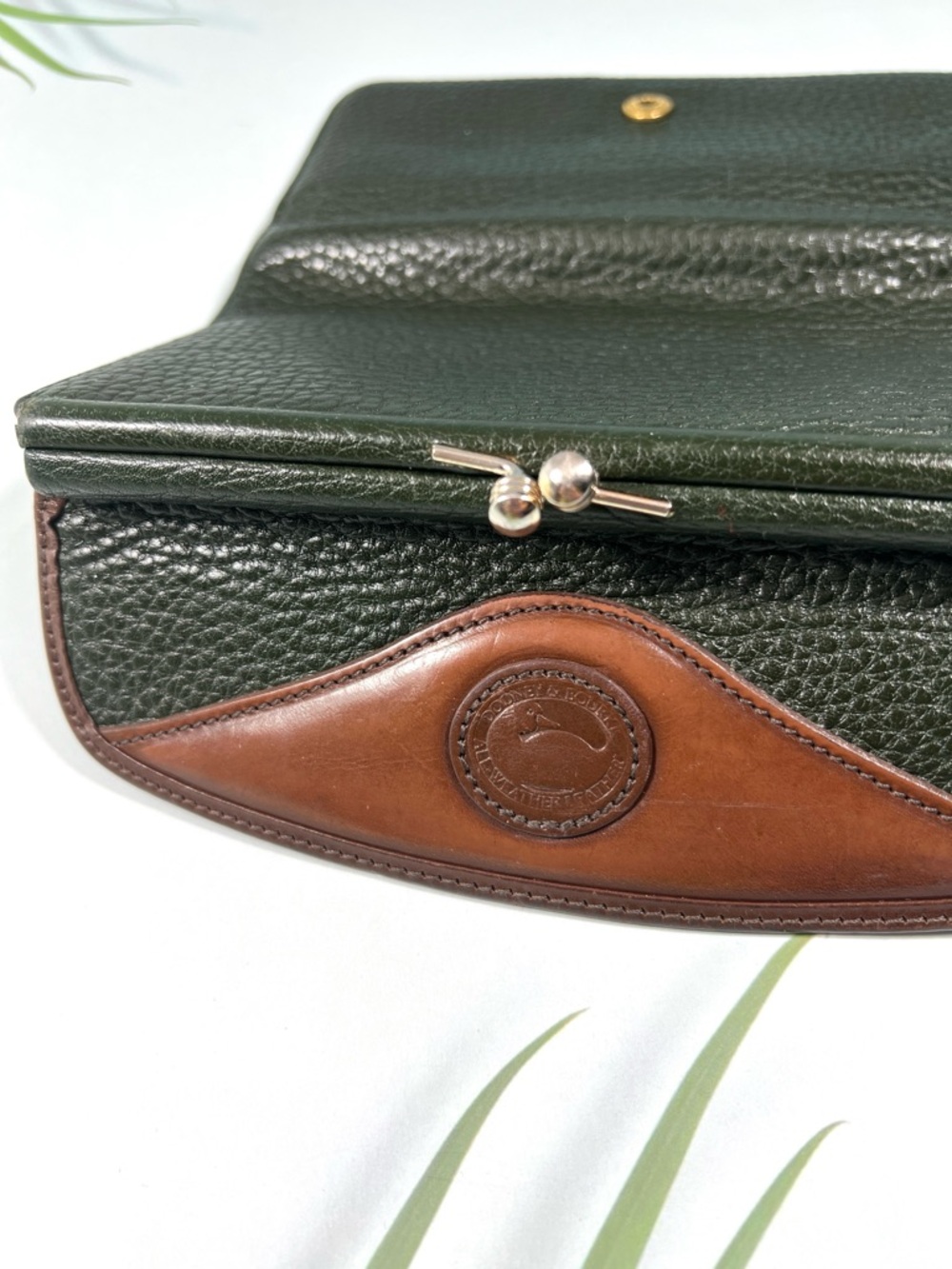 🦆DOONEY & BOURKE WALLET
GREEN TAN LEATHER WITH KISSLOCK POUCH COIN - Picture 6 of 10